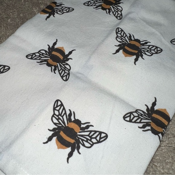 3/$25 🍄 Bumblebee Kitchen Towel 100% Cotton NWT - Picture 2 of 6